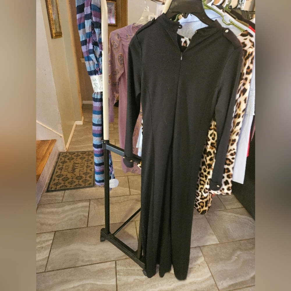 Dress - Picture 2 of 3